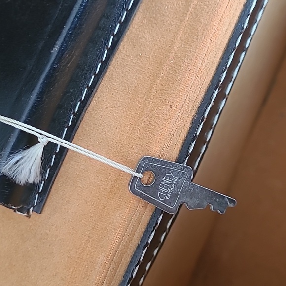 Vintage Black Leather Photographer's Camera/Equipment Bag - Picture 7 of 16